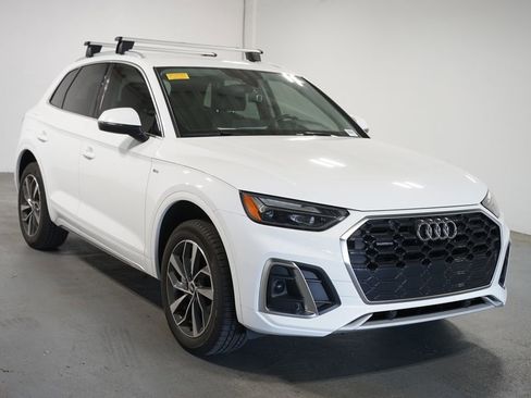 Used 2022 Audi Q5 2.0T Premium w/ Convenience Package AWD/4WD image 3