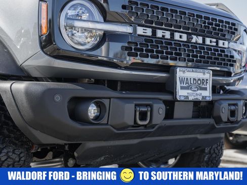 Used 2025 Ford Bronco Badlands image 14
