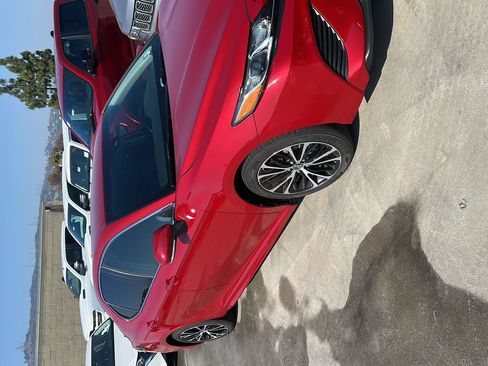 Used 2019 Toyota Camry SE w/ Convenience Package FWD image 12