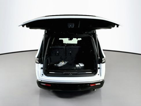 New 2026 Jeep Grand Wagoneer Summit AWD/4WD image 16