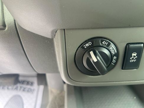 Used 2013 Nissan Frontier SV AWD/4WD image 23