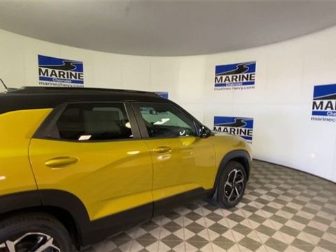 Certified 2023 Chevrolet TrailBlazer RS w/ Sun and Liftgate Package image 2