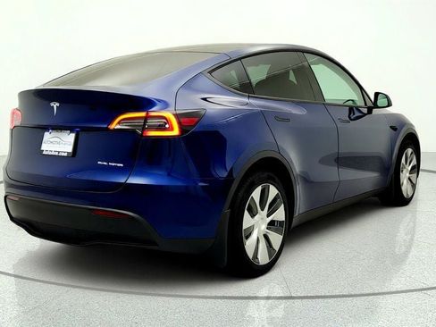 Used 2023 Tesla Model Y Long Range AWD/4WD image 5