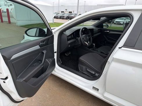 Used 2025 Volkswagen Jetta Sport FWD image 12
