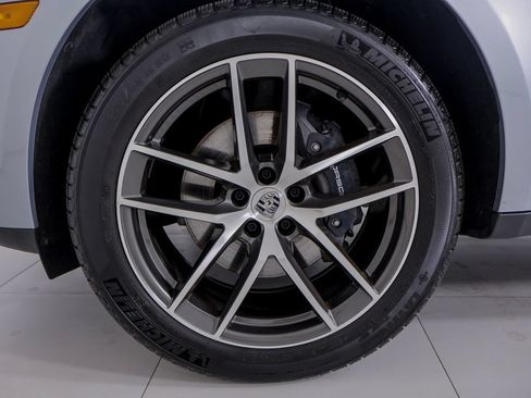 Certified 2025 Porsche Macan AWD/4WD image 17