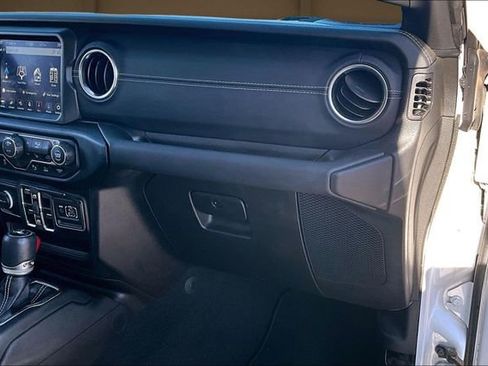 Used 2022 Jeep Wrangler Unlimited Sahara w/ Cold Weather Group image 17