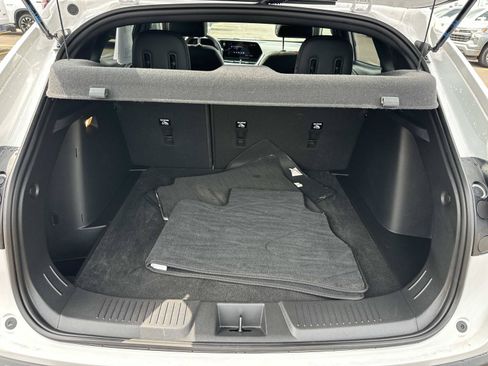 Certified 2024 Chevrolet Trax RS w/ Sunroof Package FWD image 9