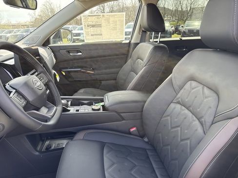 New 2026 Nissan Pathfinder Platinum AWD/4WD image 5