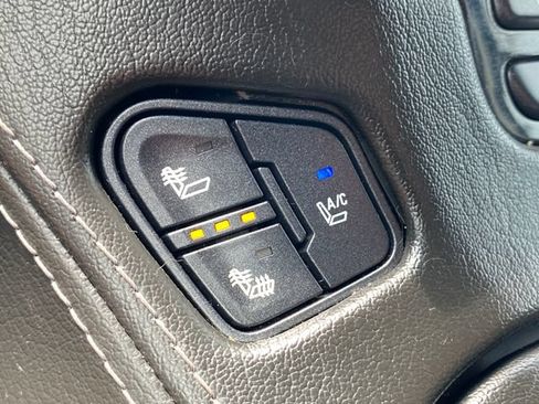 Used 2015 Chevrolet Suburban LTZ RWD image 37