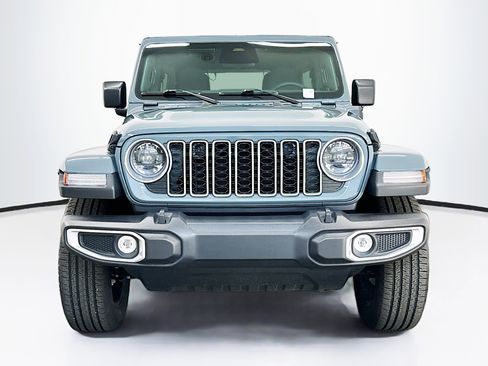 Used 2025 Jeep Wrangler Sahara image 2