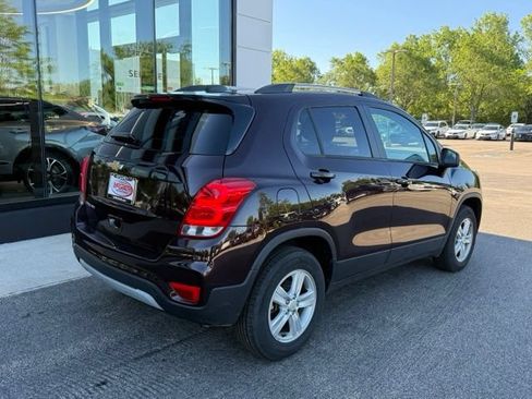 Used 2022 Chevrolet Trax LT w/ LT Convenience Package AWD/4WD image 2