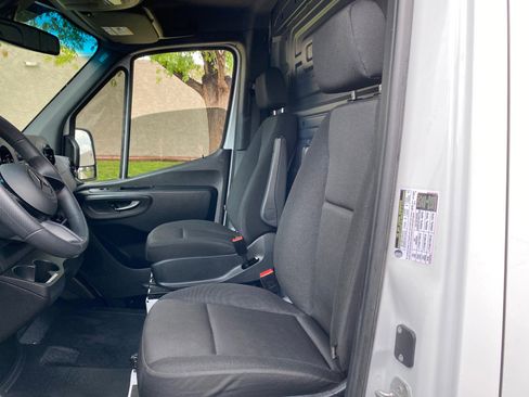 Used 2025 Mercedes-Benz Sprinter 2500 image 35