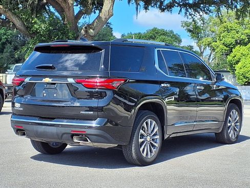Used 2023 Chevrolet Traverse Premier FWD image 4