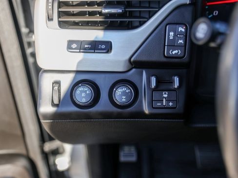 Used 2020 GMC Yukon Denali w/ Open Road Package image 18