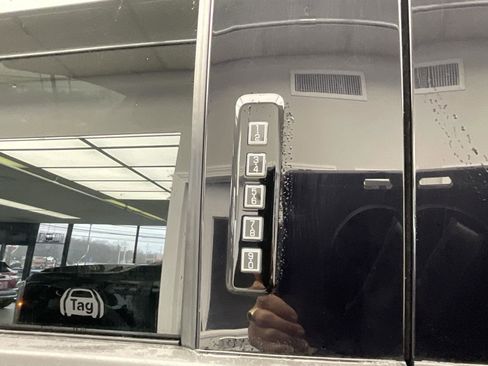 Used 2023 Ford F250 Lariat w/ Lariat Ultimate Package AWD/4WD image 10