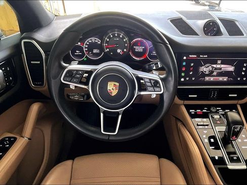 Used 2022 Porsche Cayenne Platinum Edition AWD/4WD image 7