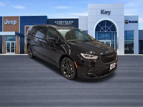 New 2026 Chrysler Pacifica Select w/ S Appearance Package image 10