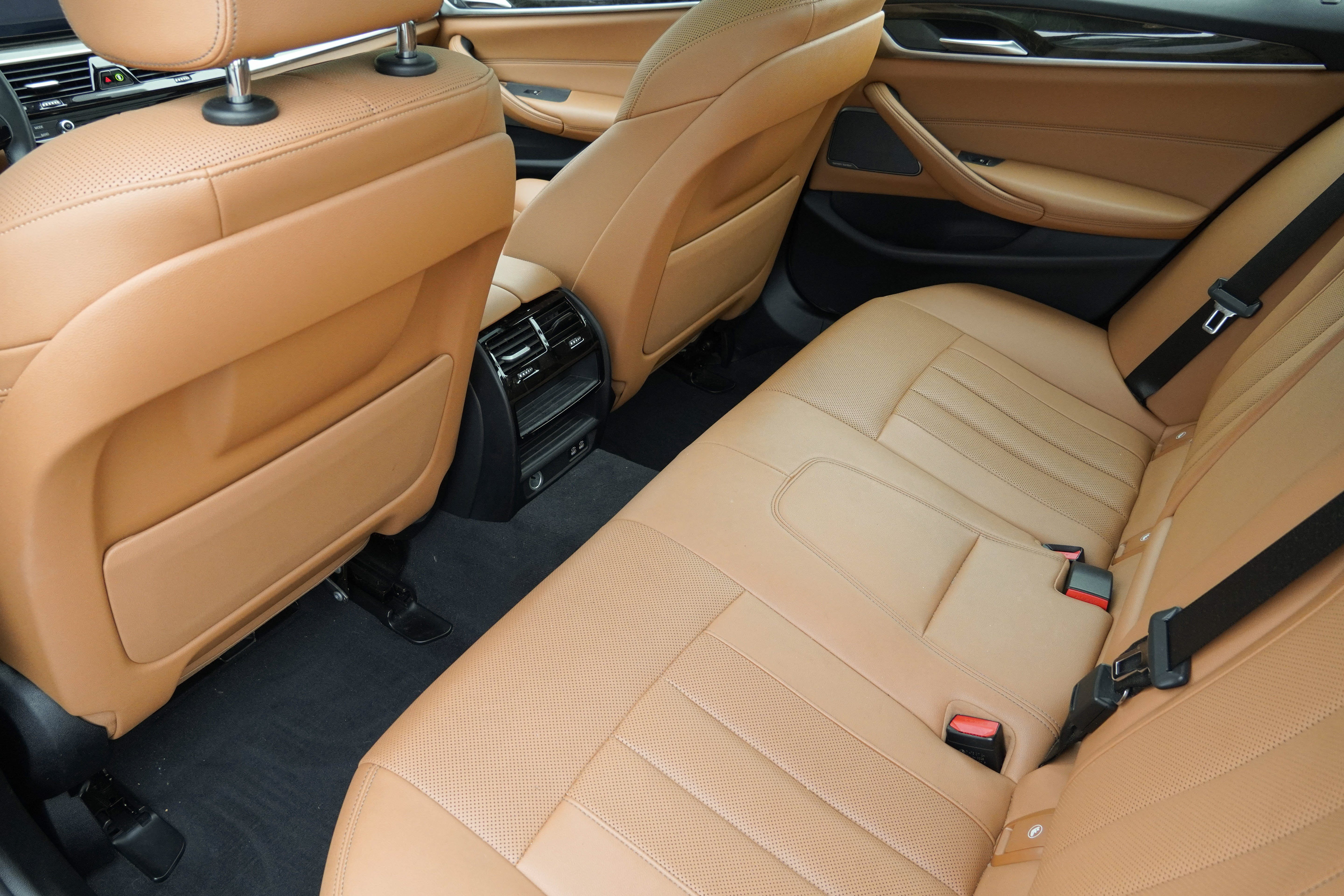 Certified 2023 BMW 530i w/ Premium Package RWD image 32