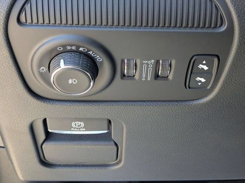 Used 2024 Jeep Wagoneer 4WD image 15