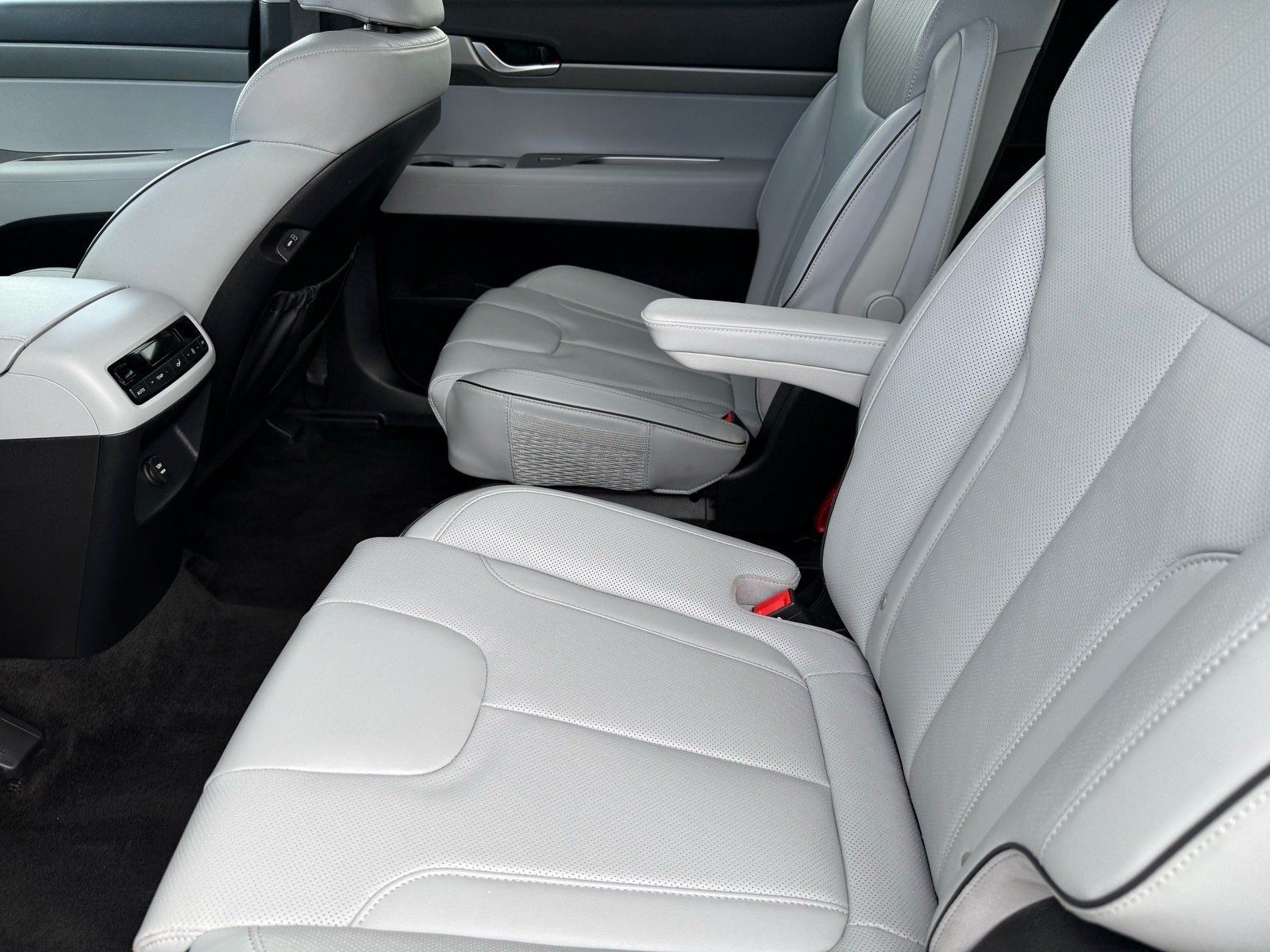 Used 2025 Hyundai Palisade SEL FWD image 27