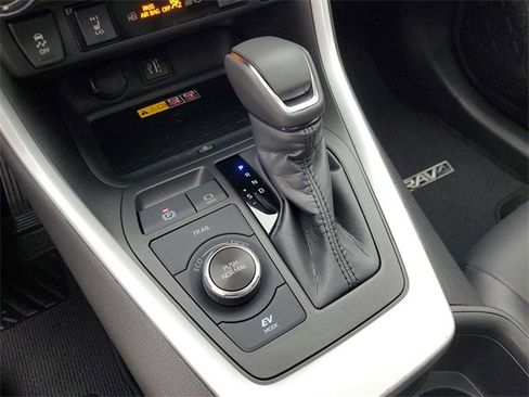 Used 2024 Toyota RAV4 XLE Premium image 32