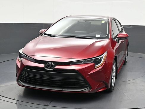 Used 2025 Toyota Corolla LE FWD image 9