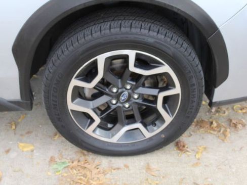 Used 2017 Subaru Crosstrek 2.0i Premium image 24