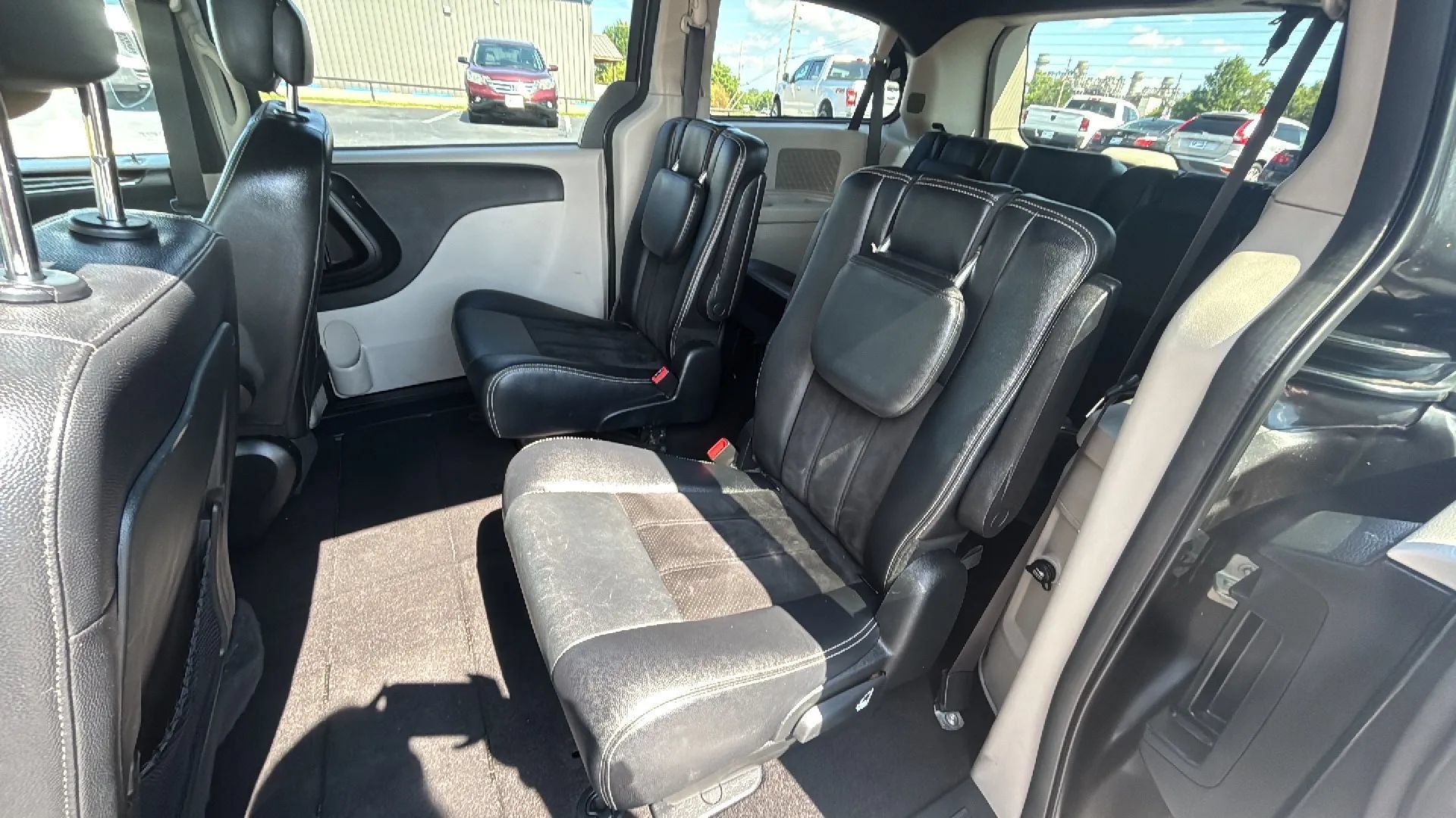 Used 2017 Dodge Grand Caravan SXT FWD image 8