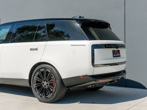 Used 2024 Land Rover Range Rover SV AWD/4WD image 24