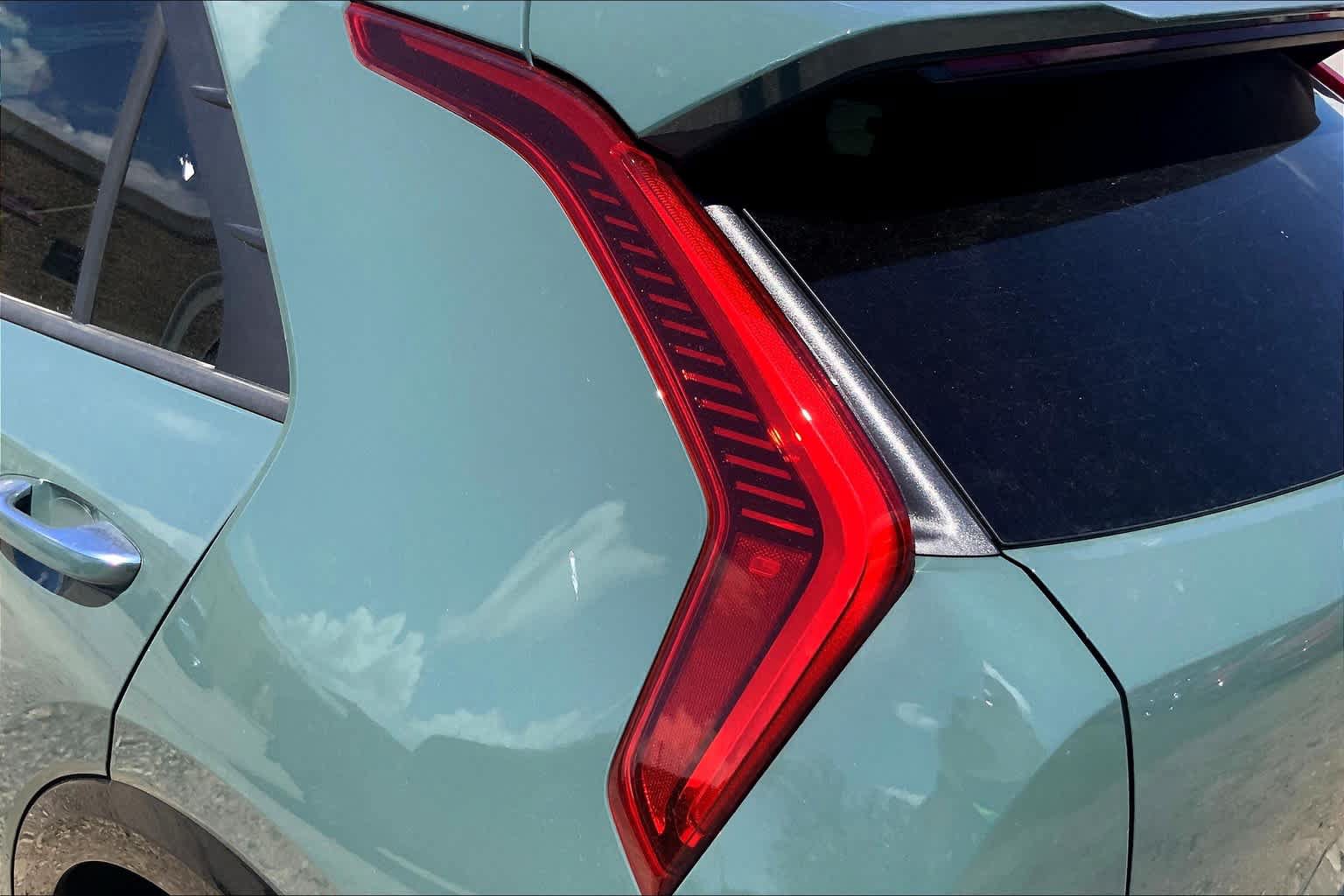 Used 2024 Kia Niro Wave w/ Wave Preserve Package FWD image 15