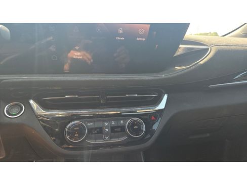 Used 2025 Buick Envista Sport Touring w/ Convenience II Package FWD image 23