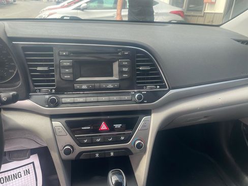 Used 2017 Hyundai Elantra SE image 13