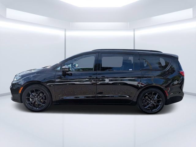 Used 2025 Chrysler Pacifica Limited FWD image 6