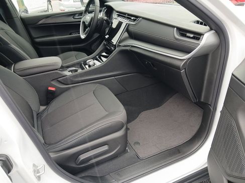 New 2025 Jeep Grand Cherokee L Laredo w/ Luxury Tech Group I image 37