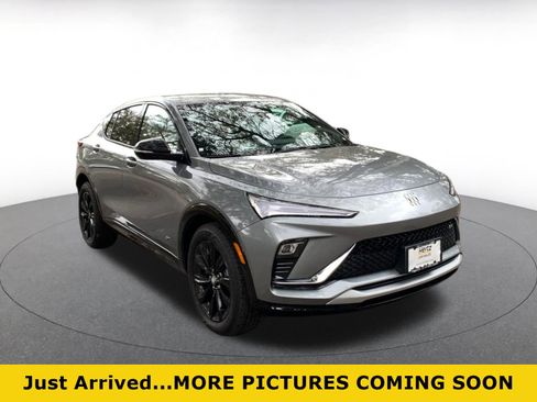 Used 2025 Buick Envista Sport Touring image 1