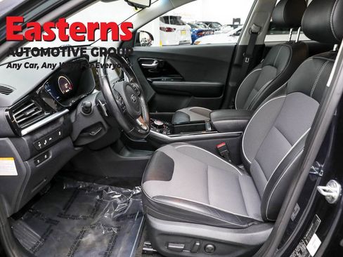 Used 2021 Kia Niro EX w/ Cold Weather Package image 14