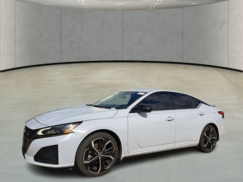 Used 2023 Nissan Altima 2.5 SR image 1