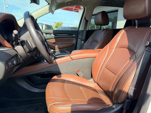 Used 2018 Buick Enclave Avenir w/ Avenir Technology Package AWD/4WD image 4