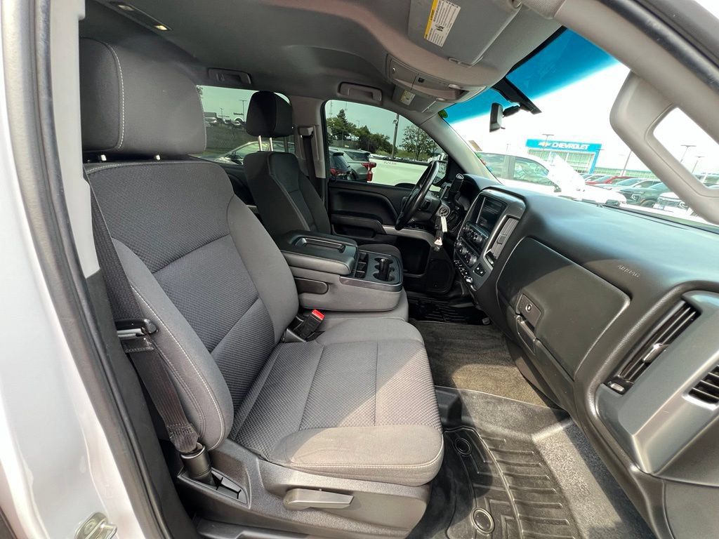 Used 2018 Chevrolet Silverado 1500 LT w/ All Star Edition AWD/4WD image 27