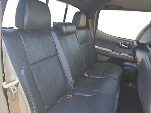 Used 2019 Toyota Tacoma TRD Sport w/ TRD Premium Sport Package RWD image 18
