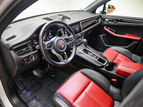 Used 2021 Porsche Macan AWD/4WD image 4