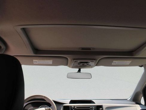 Used 2011 Toyota Sienna SE w/ Preferred Pkg FWD image 9