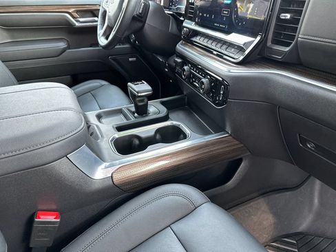 Used 2023 Chevrolet Silverado 1500 LT Trail Boss w/ LT Trail Boss Premium Package AWD/4WD image 14