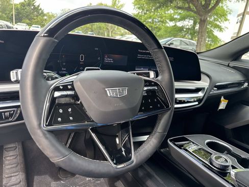 Used 2025 Cadillac Lyriq Luxury w/ LPO, Floor Liner Package AWD/4WD image 16