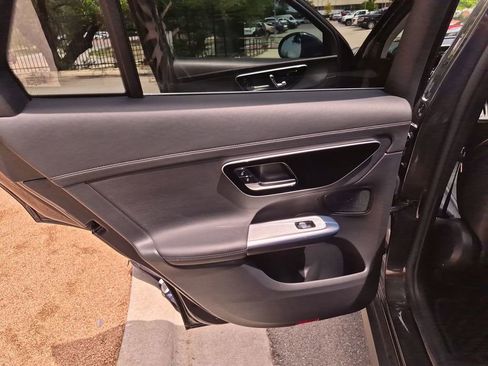 Used 2024 Mercedes-Benz GLC 300 4MATIC image 34