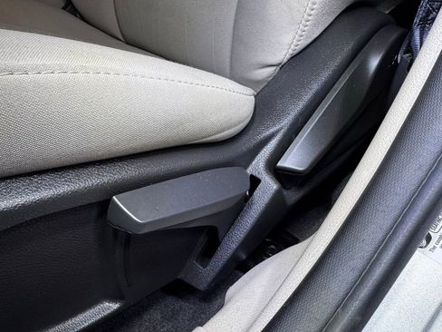 Used 2018 Ford Focus SE FWD image 21