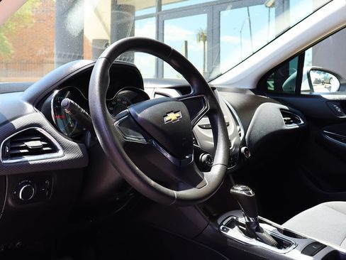 Used 2018 Chevrolet Cruze LS FWD image 39