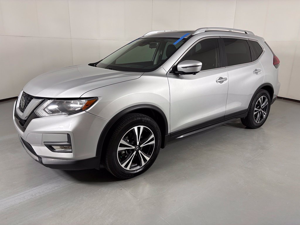Used 2020 Nissan Rogue SV w/ Sun & Sound Touring Package FWD image 4