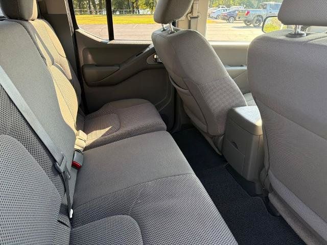 Certified 2021 Nissan Frontier SV w/ Midnight Edition Floor Mats AWD/4WD image 14