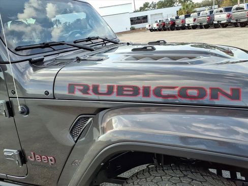 Used 2022 Jeep Wrangler Unlimited Rubicon w/ Cold Weather Group image 11